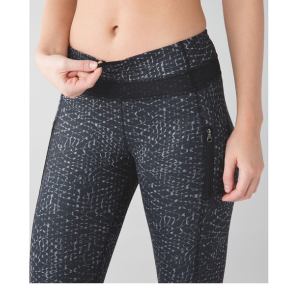 LULULEMON Inspire Tight II (Mesh) Samba Snake Battleship Black/Black Size 6 - Picture 7 of 16